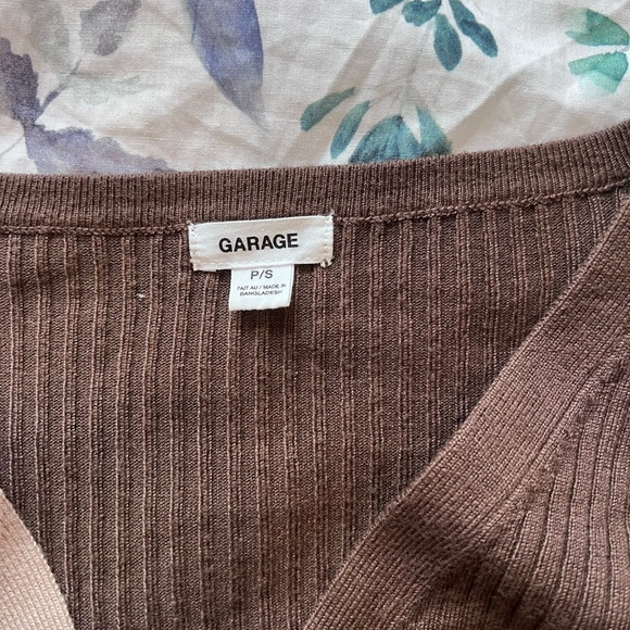 Brown cardigan from garage size small - Picture 3 of 3